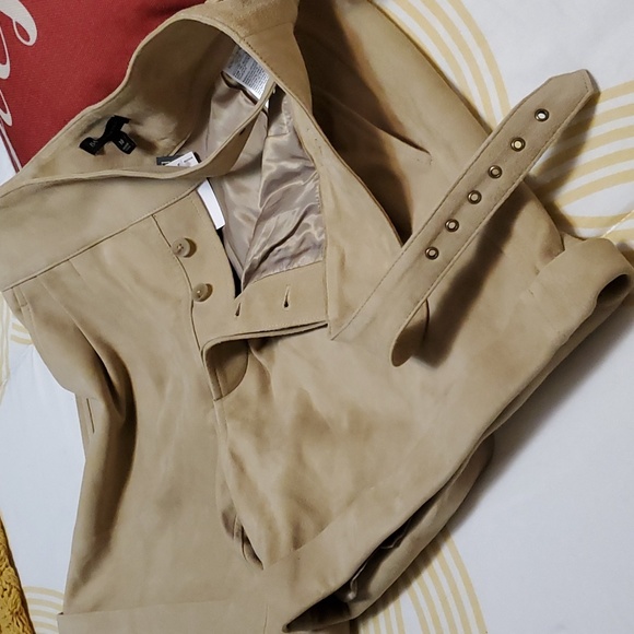 Suede pleated shorts with cuffed  bottom. - Picture 5 of 10